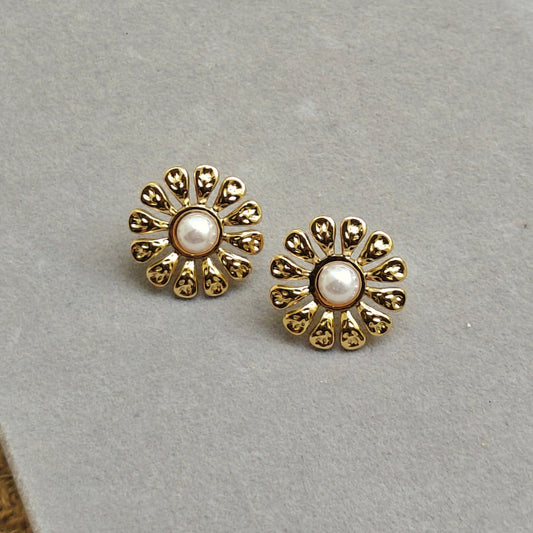 Flora Pearl Stud Earrings