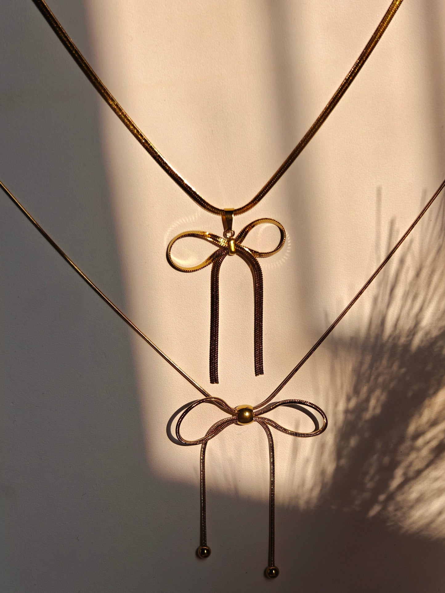 Rivora Bow Necklace