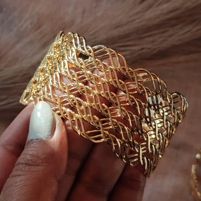 Let it Twist Cuff