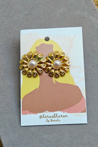 Flora Pearl Stud Earrings