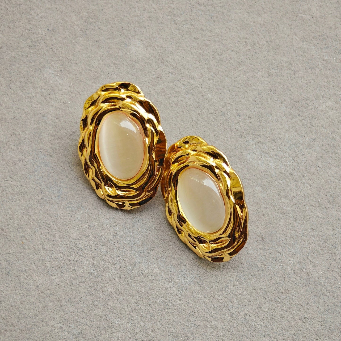 Ripple Oval Stud Earrings