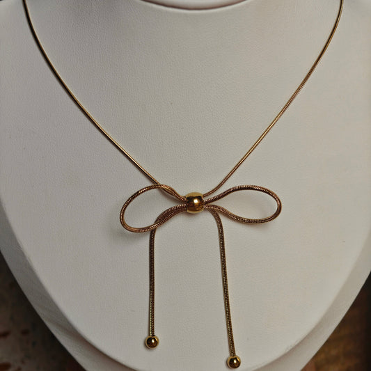 Rivora Bow Necklace