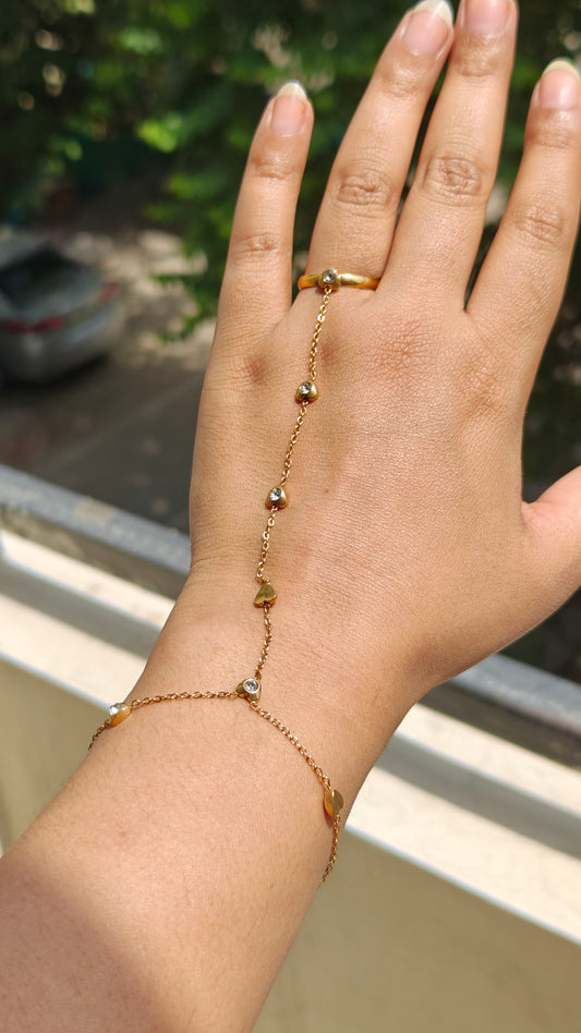 Dainty Heart Handchain