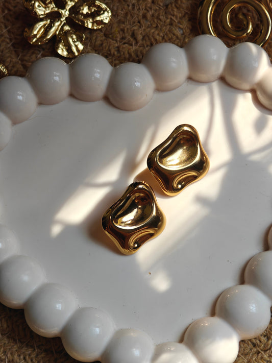 Dune Studs