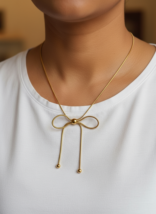 Rivora Bow Necklace