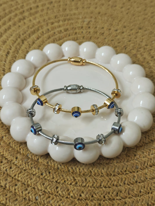 Evil Eye Bangle with mangnetic closure