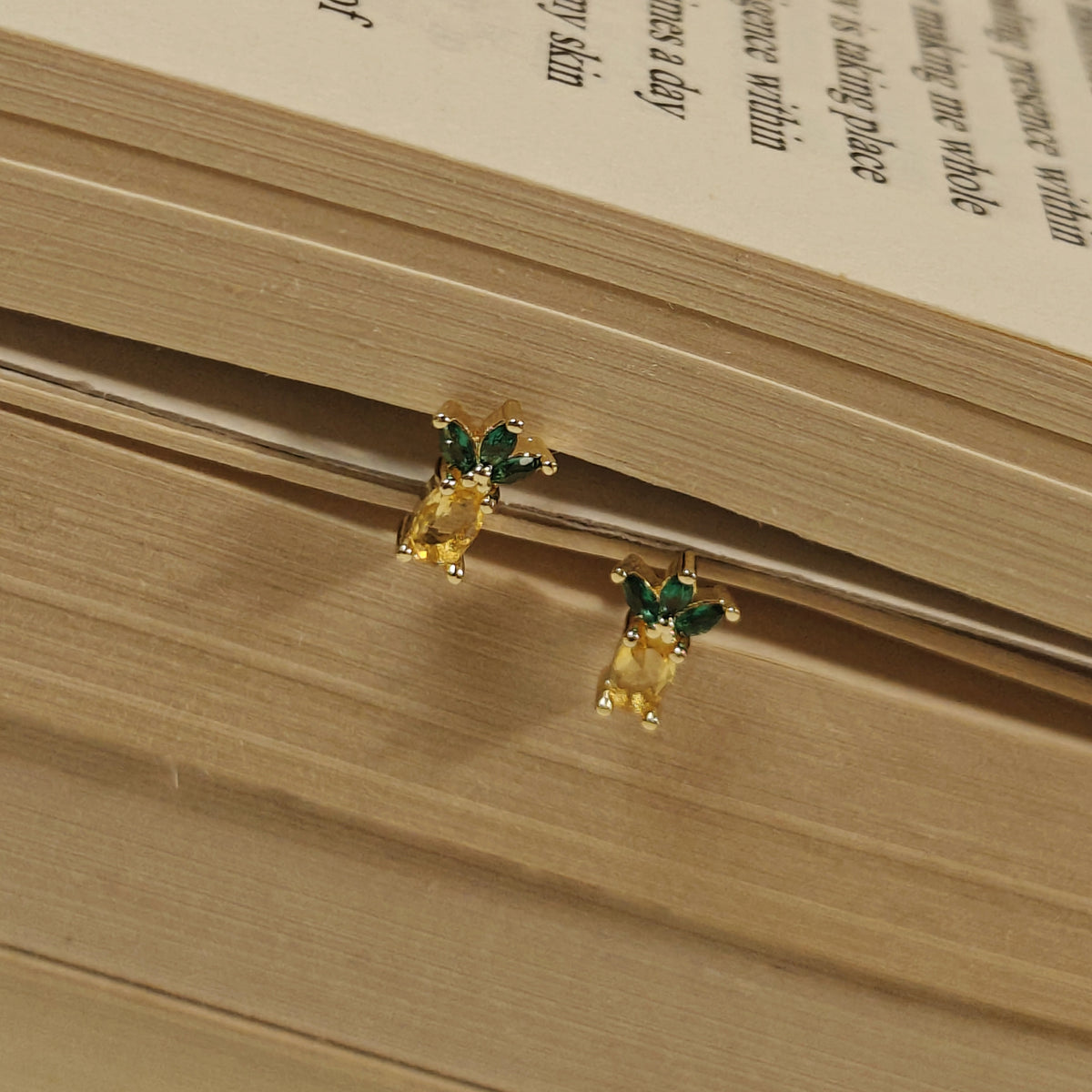 Fine-Apple Ball back studs