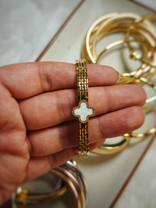 Clover Chain Cuff